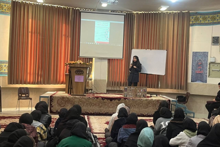 برگزاری جلسات آموزشی به مناسبت هفته مسمومیت و مقاومت آنتی بیوتیکی در دبیرستان های دوره دوم نجف آباد