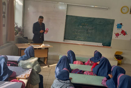 آموزش  بهداشت دهان و دندان و معاینه دانش آموزان ابتدایی 3