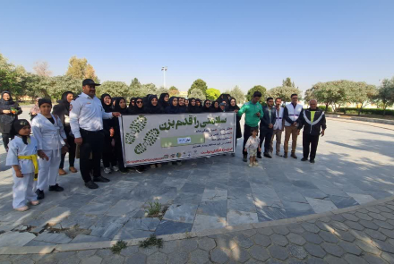 برگزاری کمپین "سلامتی را قدم بزن" در باغ بانوان نجف‌آباد 3
