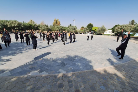 برگزاری کمپین "سلامتی را قدم بزن" در باغ بانوان نجف‌آباد 4